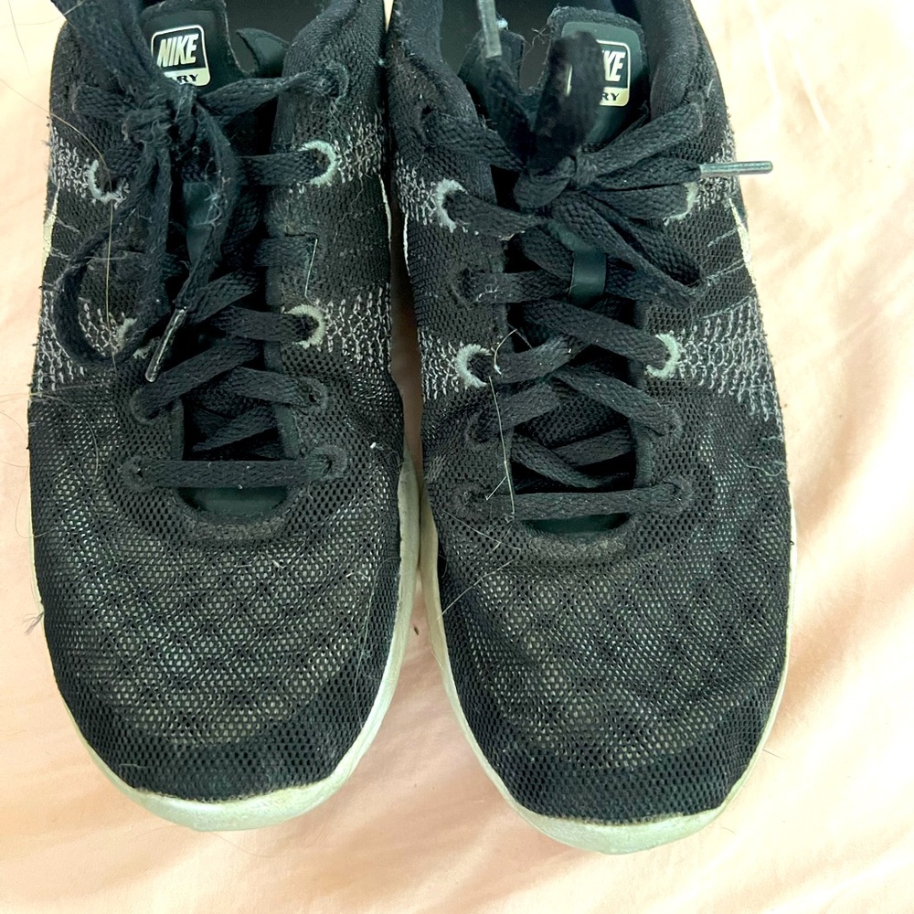 Nike tennis shoes “Fury” size 8